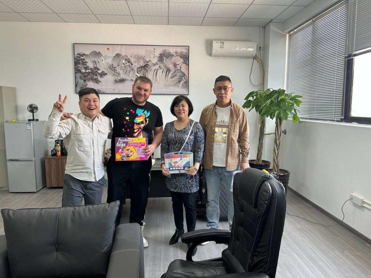 Наши коллеги в офисе г. Иу