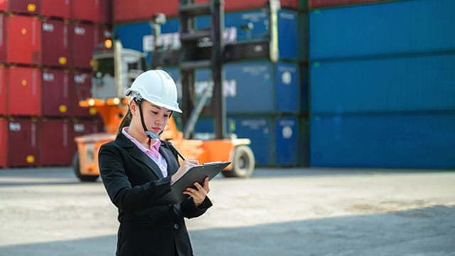 Проведём таможенное оформление